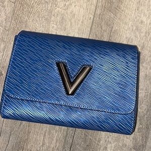 Louis Vuitton cross